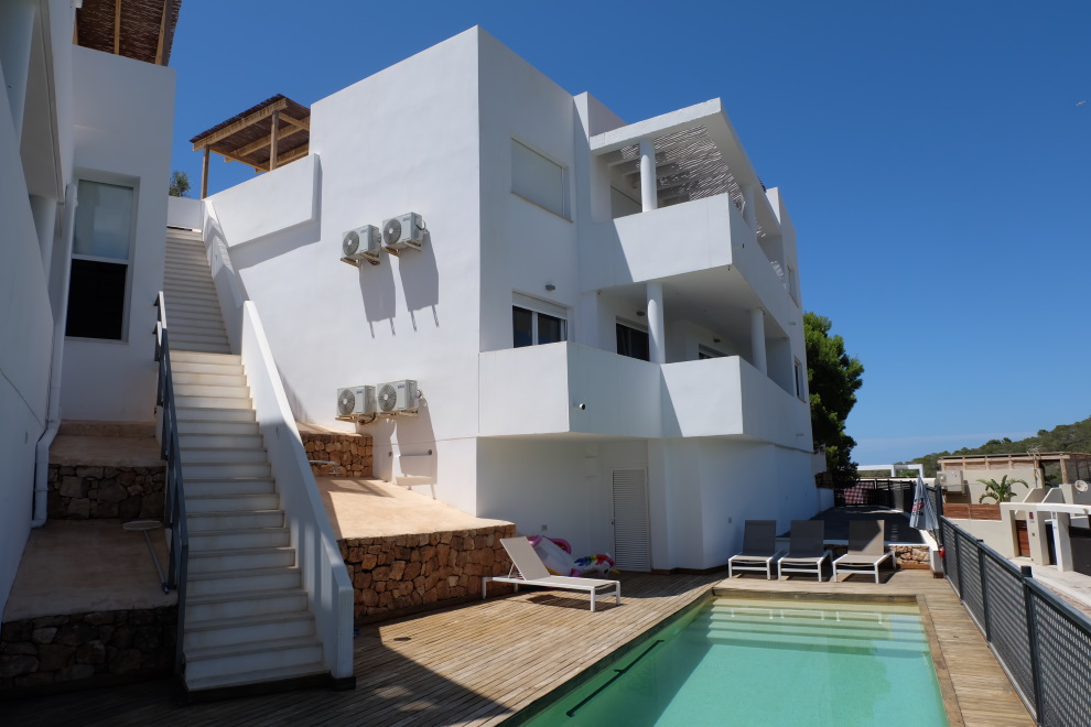 Communal pool Ibiza sale apartment 3 bedrooms groundfloor resa estates.jpg